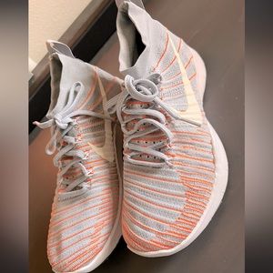 Nikes sneakers men’s size 7.5